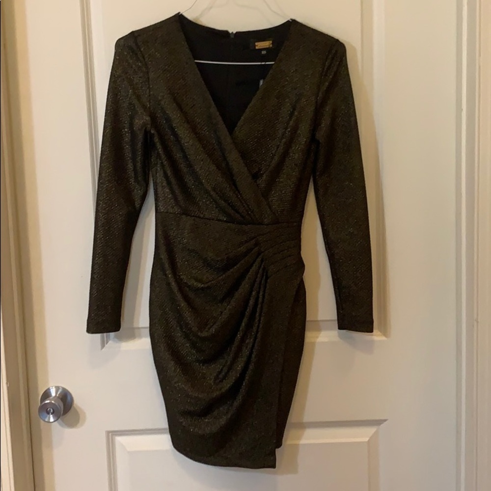 Alexia Admor Black & Gold Sparkly Party Dredd